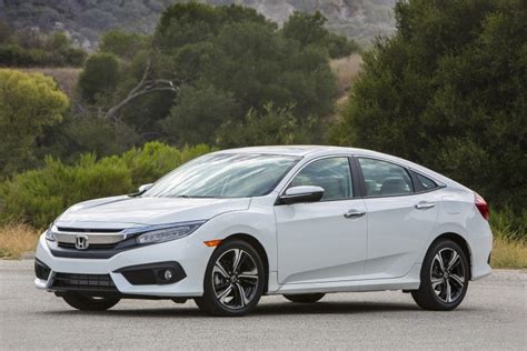 Which Honda Civic gets 40 mpg?