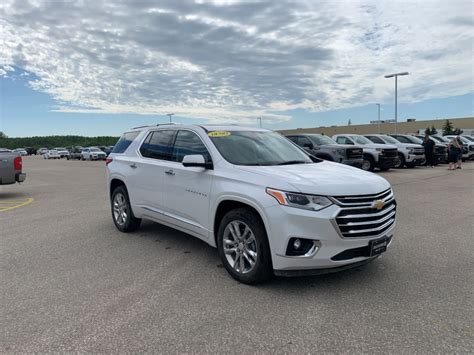 Which Traverse Has A Sunroof?